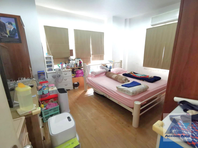 6  4 br House For Sale in Phaholyothin ,Bangkok  AA37215