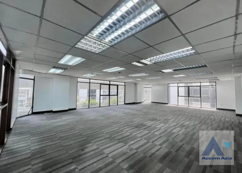 1  Building For Rent in Charoen Nakhon ,Bangkok BTS Krung Thon Buri AA37218