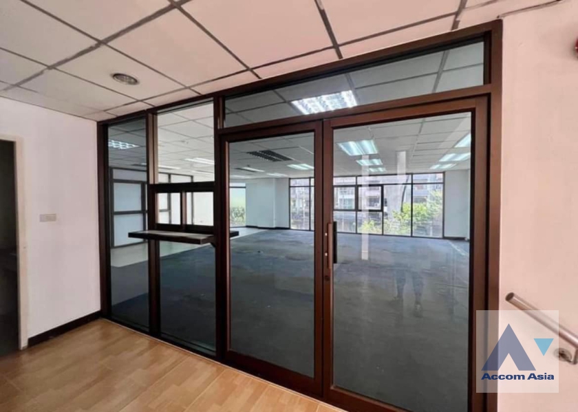 6  Building For Rent in Charoen Nakhon ,Bangkok BTS Krung Thon Buri AA37218