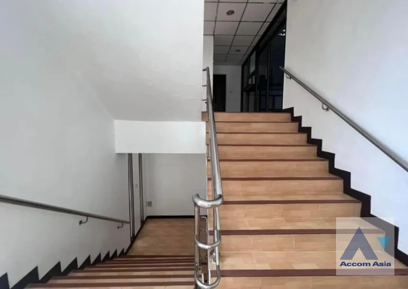 5  Building For Rent in Charoen Nakhon ,Bangkok BTS Krung Thon Buri AA37218