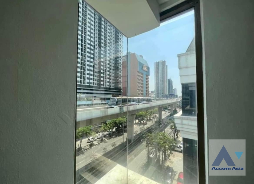  1  Building For Rent in Charoen Nakhon ,Bangkok BTS Krung Thon Buri AA37218