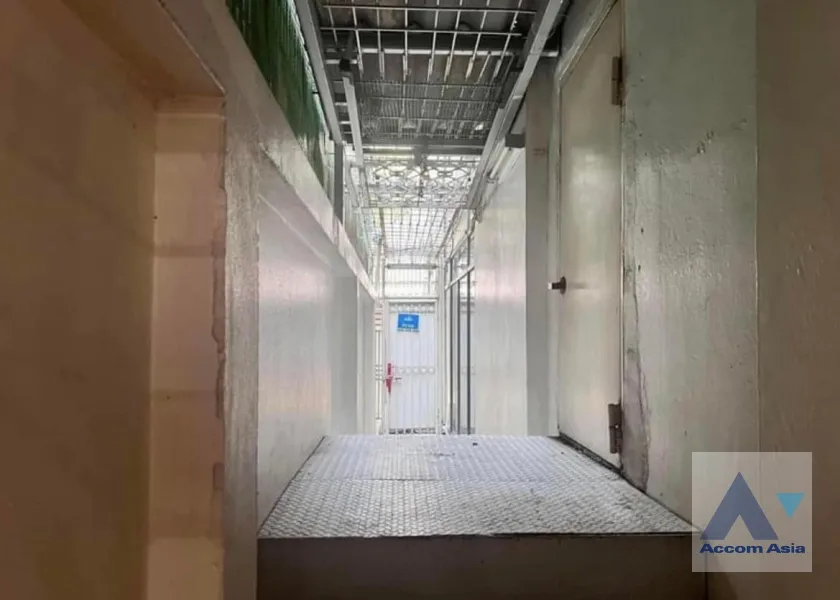 17  Building For Rent in Charoen Nakhon ,Bangkok BTS Krung Thon Buri AA37218