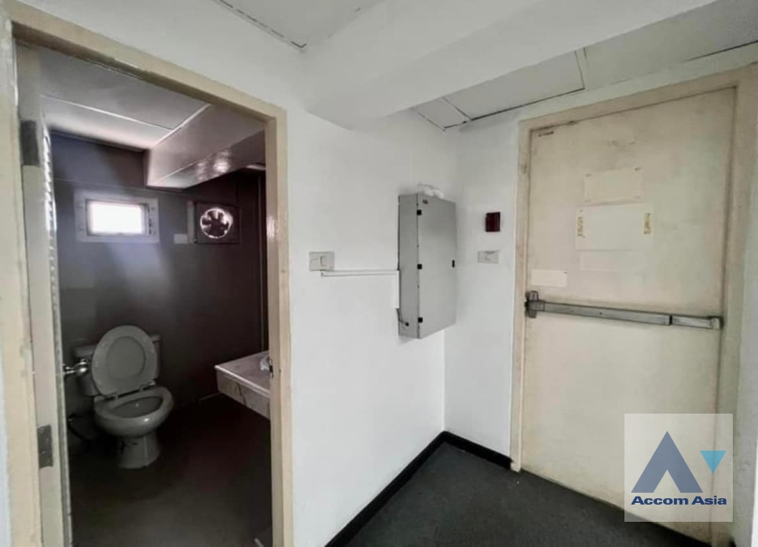 15  Building For Rent in Charoen Nakhon ,Bangkok BTS Krung Thon Buri AA37218