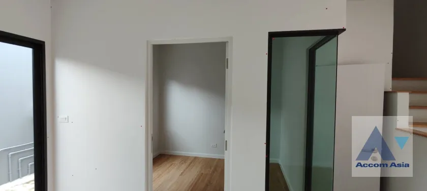 unit 2 Bedrooms  Townhouse For Rent in Samutprakan, Samutprakan  (AA37233)