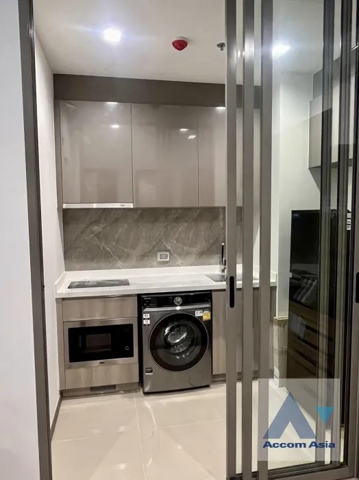 unit 1 Bedroom  Condominium For Rent & Sale in Rama 3, Bangkok  near BTS Saphan Taksin (AA37238)
