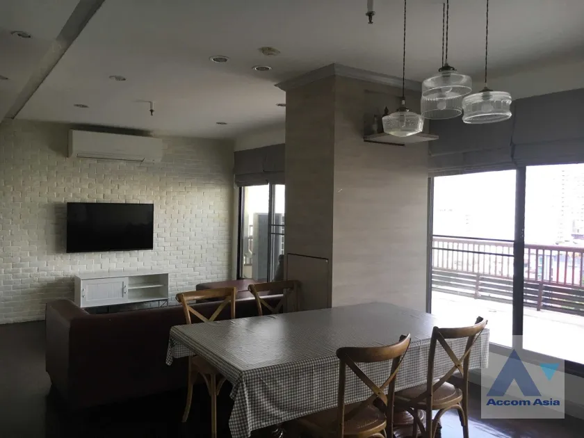 unit 3 Bedrooms  Condominium For Rent in Ploenchit, Bangkok  near BTS Ploenchit (AA37243)