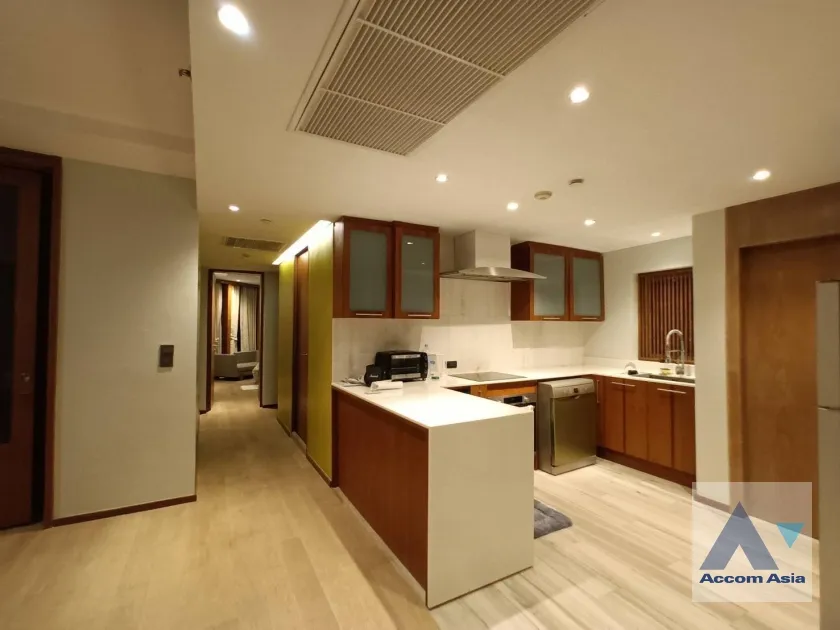 unit 3 Bedrooms  Condominium For Rent in Ploenchit, Bangkok  near BTS Ploenchit (AA37272)