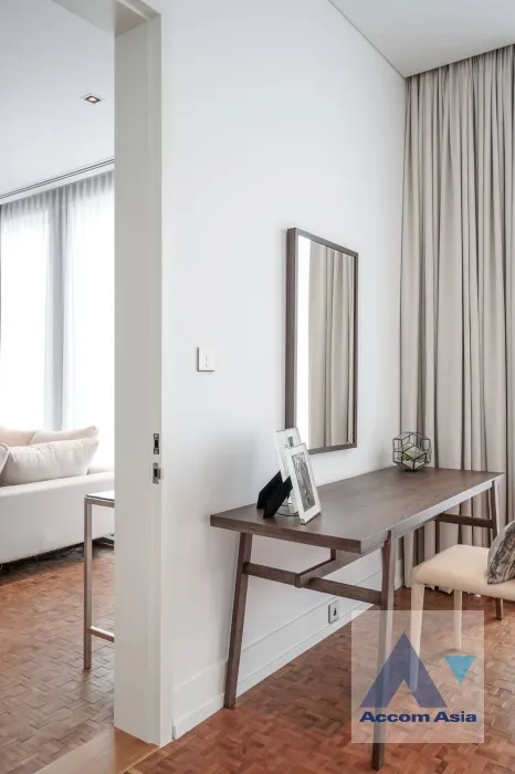 unit 2 Bedrooms  Condominium For Rent in Silom, Bangkok  near BTS Chong Nonsi (AA37280)