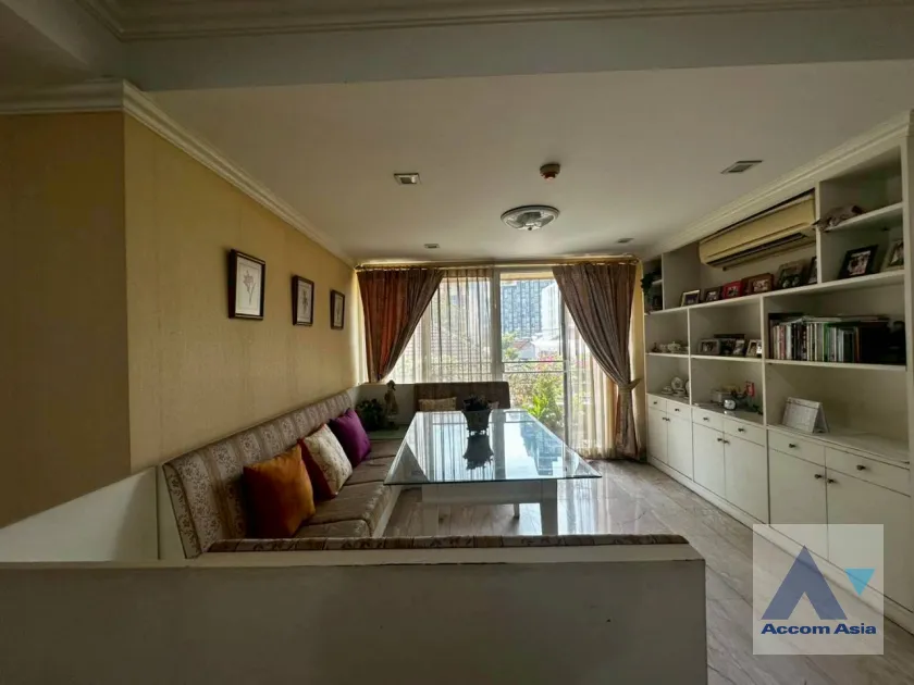 unit 3 Bedrooms  Condominium For Sale in Sukhumvit, Bangkok  near BTS Phrom Phong (AA37289)