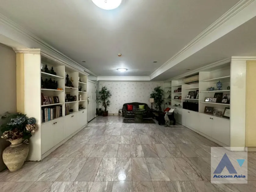 unit 3 Bedrooms  Condominium For Sale in Sukhumvit, Bangkok  near BTS Phrom Phong (AA37289)