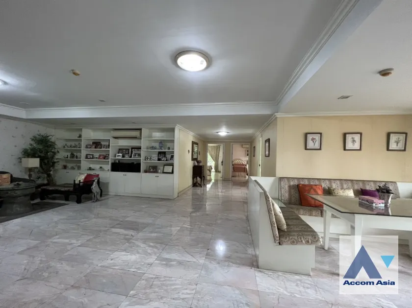 unit 3 Bedrooms  Condominium For Sale in Sukhumvit, Bangkok  near BTS Phrom Phong (AA37289)