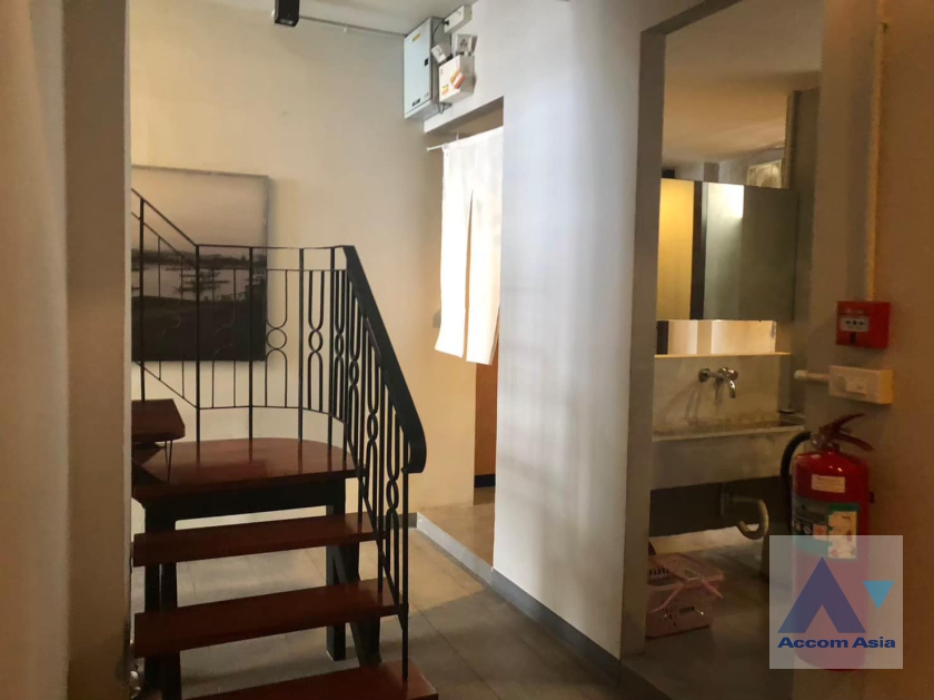 8  Shophouse For Rent in Silom ,Bangkok BTS Saint Louis AA37300