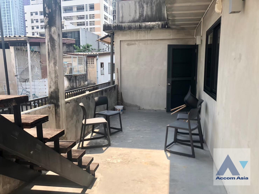  1  Shophouse For Rent in Silom ,Bangkok BTS Saint Louis AA37300