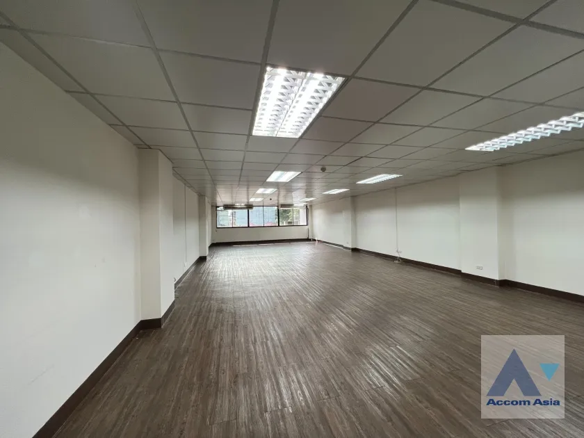 Office |  IYARA Tower Office space  for Rent BTS Saint Louis in Sathorn Bangkok
