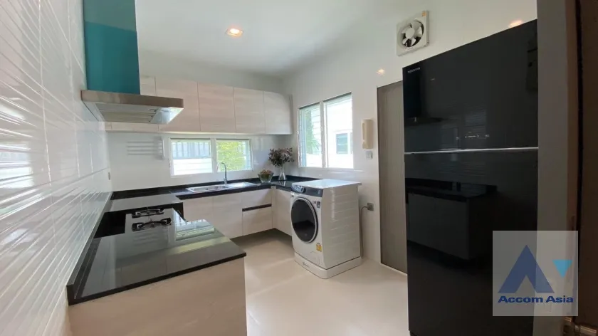 unit 4 Bedrooms  House For Rent in Samutprakan, Samutprakan  (AA37339)