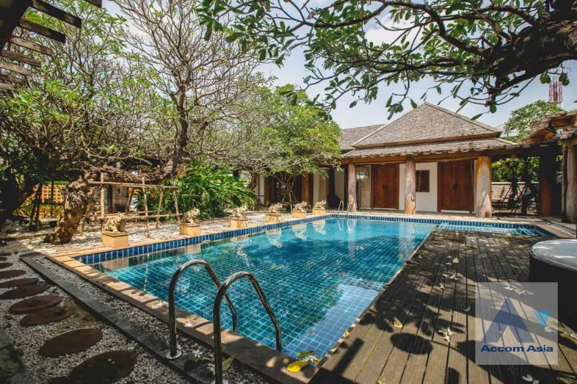 unitPrivate Swimming Pool |  5 Bedrooms  House For Sale in Lat Phrao, Bangkok  (AA37360)
