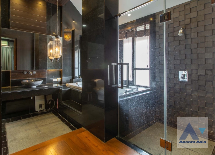 34  5 br House For Sale in Lat Phrao ,Bangkok  AA37360