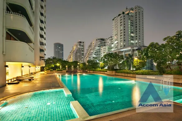 unit 4 Bedrooms  Apartment For Rent in Sukhumvit, Bangkok  near BTS Phrom Phong (AA37372)