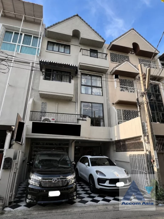  2  House For Rent in Sukhumvit ,Bangkok  AA37380