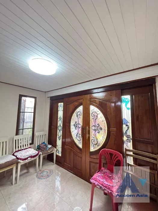 unit 4 Bedrooms  House For Sale in Sukhumvit, Bangkok  near BTS Bearing (AA37394)