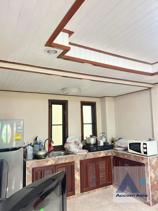 unit 4 Bedrooms  House For Sale in Sukhumvit, Bangkok  near BTS Bearing (AA37394)