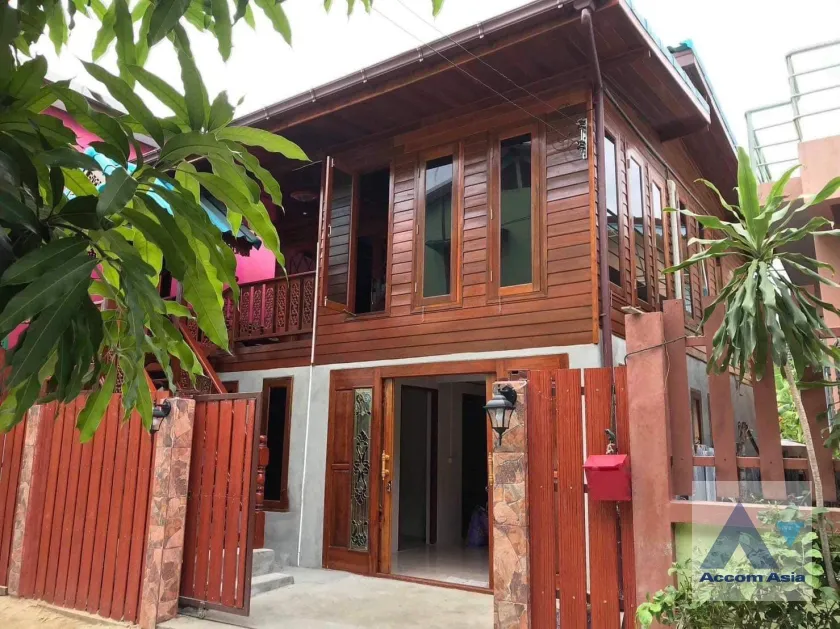 unit 4 Bedrooms  House For Sale in Sukhumvit, Bangkok  near BTS Bearing (AA37394)