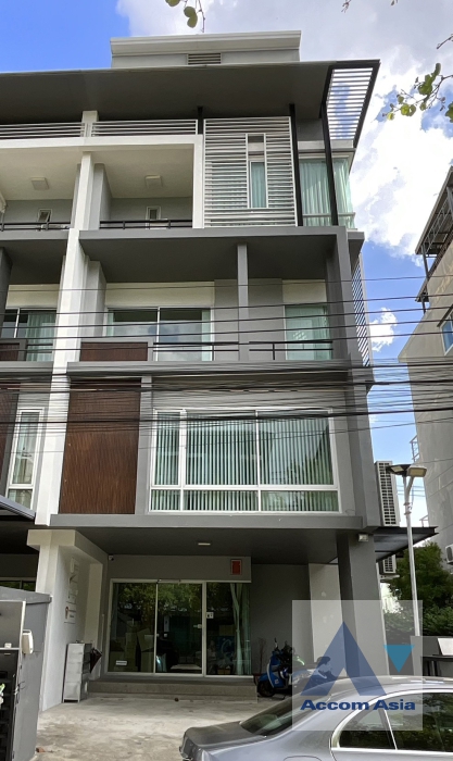  2  Office Space For Rent in Lat Phrao ,Bangkok  AA37402