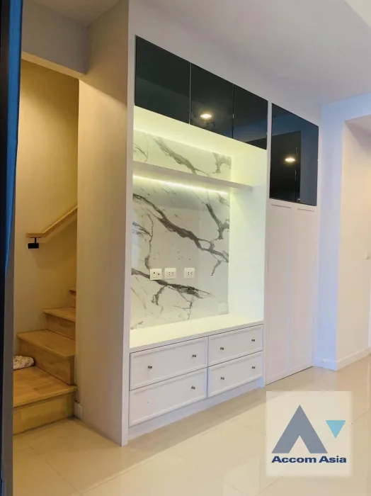unit 3 Bedrooms  Townhouse For Sale in Samutprakan, Samutprakan  near BTS Bang Na (AA37405)
