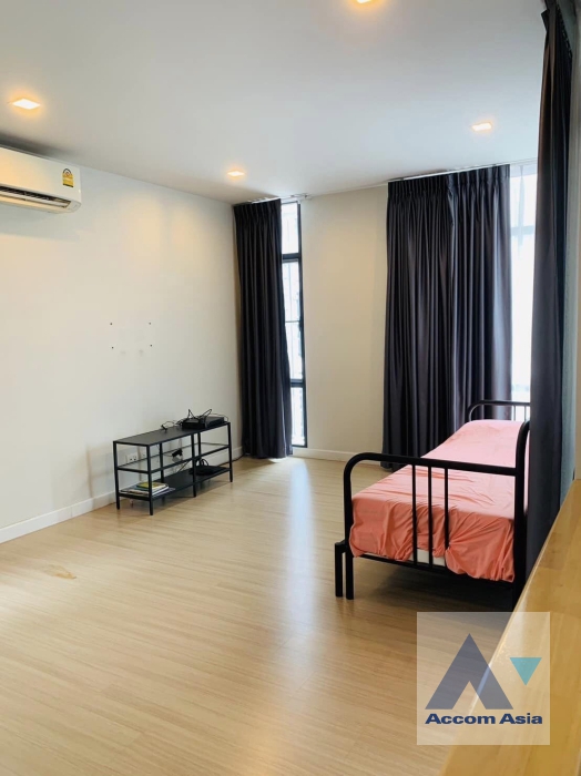 7  3 br Townhouse For Sale in Samutprakan ,Samutprakan BTS Bang Na at Plex Bangna AA37405