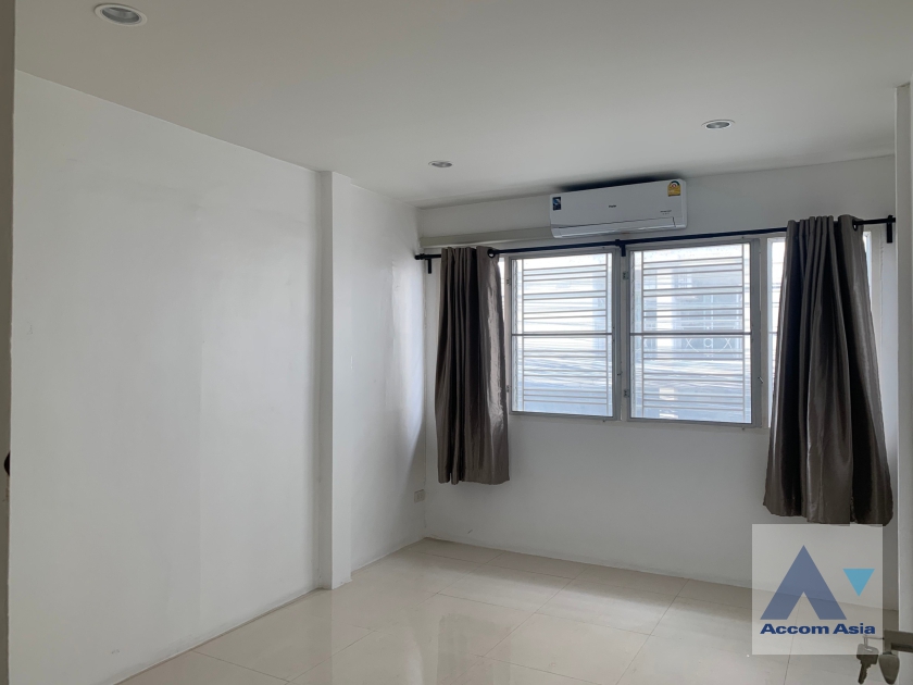 4  5 br House For Rent in Ratchadaphisek ,Bangkok MRT Sutthisan AA37421