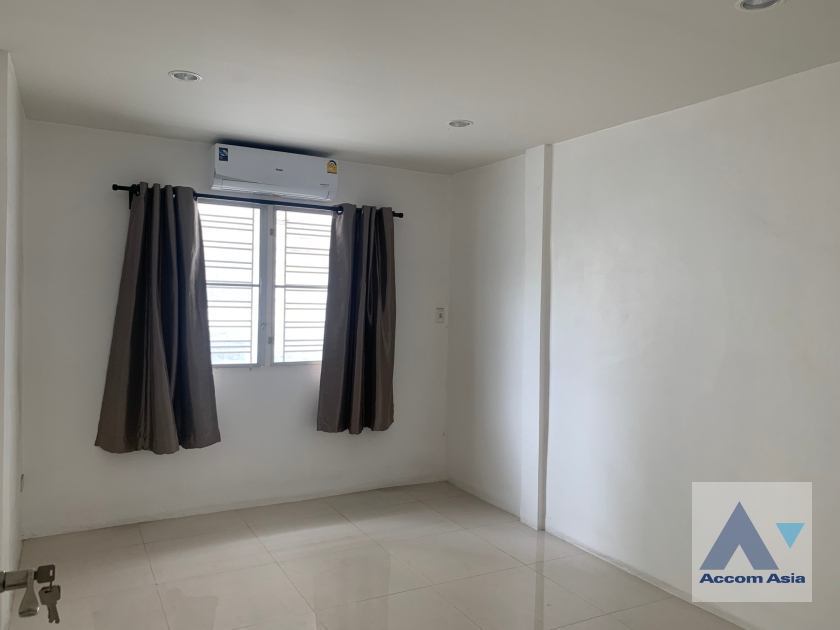 5  5 br House For Rent in Ratchadaphisek ,Bangkok MRT Sutthisan AA37421