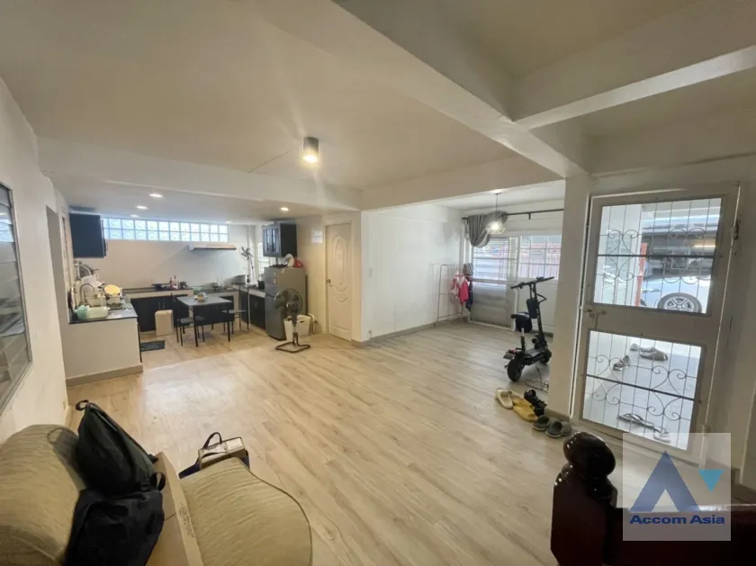  1  5 br House For Rent in Ratchadaphisek ,Bangkok MRT Sutthisan AA37421