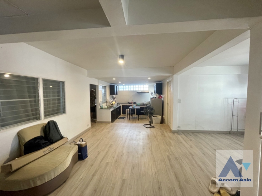  1  5 br House For Rent in Ratchadaphisek ,Bangkok MRT Sutthisan AA37421