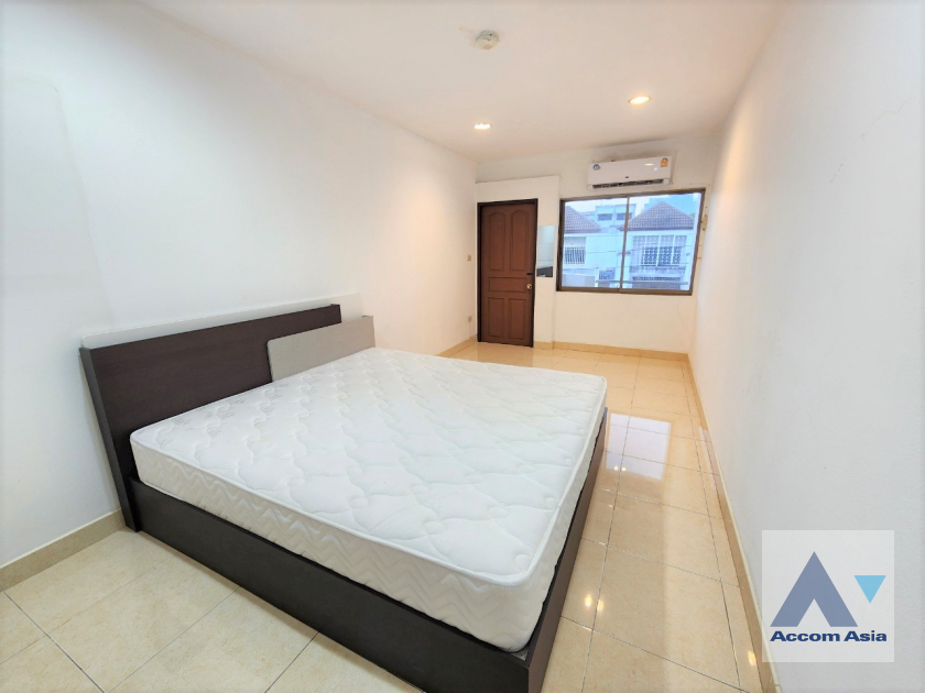 6  4 br House For Rent in Sukhumvit ,Bangkok BTS Bang Chak AA37434