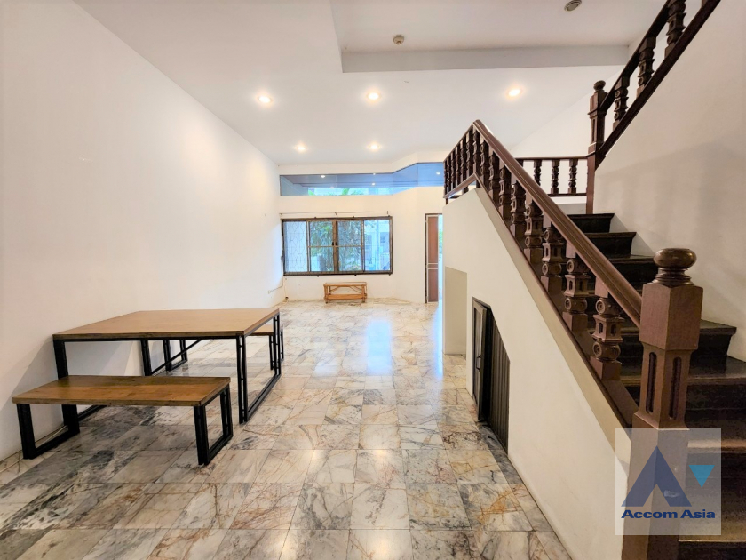  1  4 br House For Rent in Sukhumvit ,Bangkok BTS Bang Chak AA37434