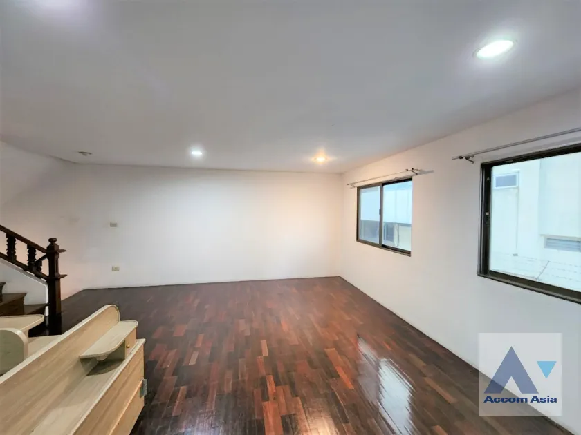 unitCorner Unit, Home Office | Townhouse for Rent - 300m to BTS Bang Chak, ideal for living and business use (AA37434)