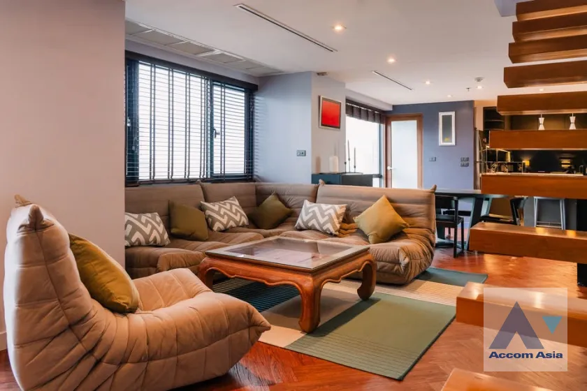 unitFully Furnished, Top floor, Duplex Condo, Penthouse | Stylish condominium with wood stairs and city charm (AA37442)