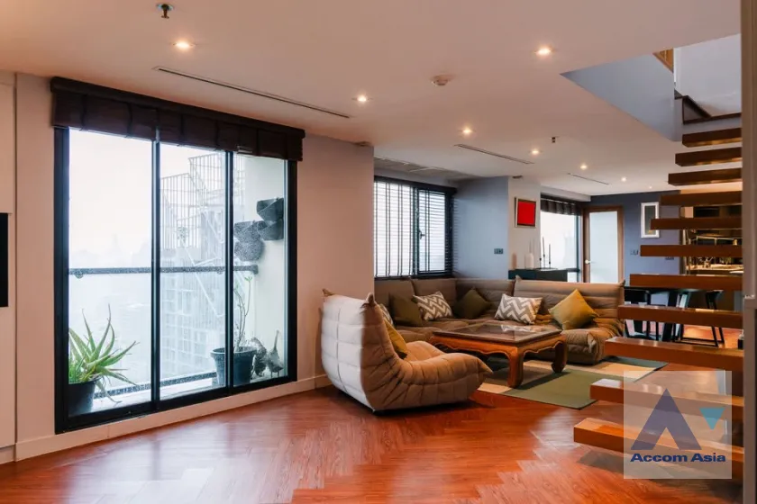 unitFully Furnished, Top floor, Duplex Condo, Penthouse | Stylish condominium with wood stairs and city charm (AA37442)