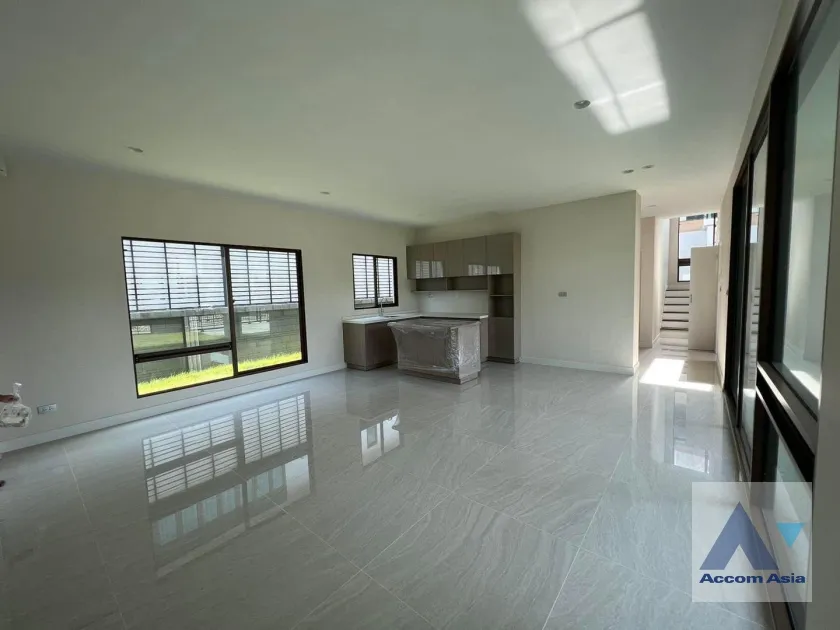 unit 4 Bedrooms  House For Sale in Phaholyothin, Bangkok  (AA37486)