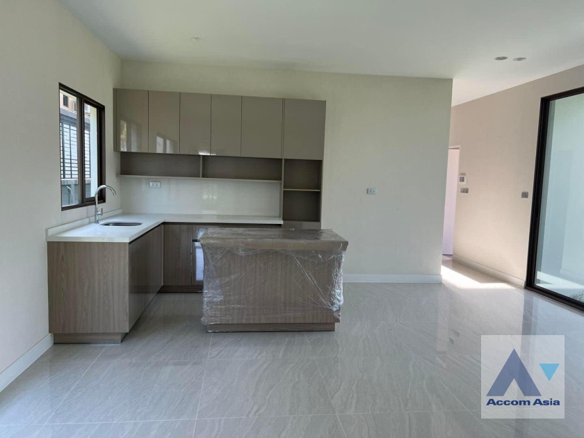 5  4 br House For Sale in Phaholyothin ,Bangkok  at Burasiri Watcharapol AA37486