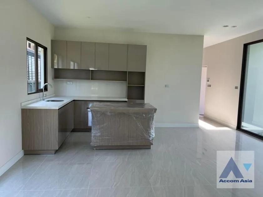 5  4 br House For Sale in Phaholyothin ,Bangkok  at Burasiri Watcharapol AA37486