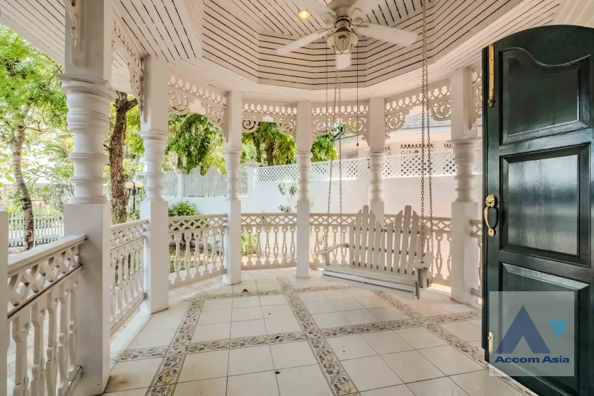 unit 4 Bedrooms  Townhouse For Rent & Sale in Bang Na, Bangkok  near BTS Bearing (AA37499)