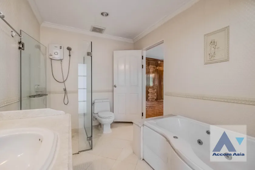 21  4 br Townhouse for rent and sale in Bang Na ,Bangkok BTS Bearing at Fantasia Villa 2 AA37499