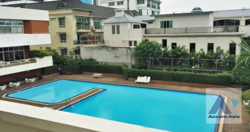 unit 4 Bedrooms  Condominium For Rent in Sukhumvit, Bangkok  near BTS Ekkamai (AA37529)