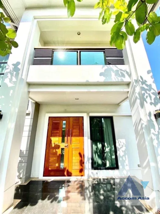 unit 4 Bedrooms  House For Sale in ,   (AA37565)