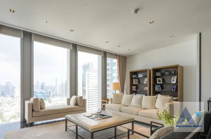 unit 3 Bedrooms  Condominium For Sale in Silom, Bangkok  near BTS Chong Nonsi (AA37585)