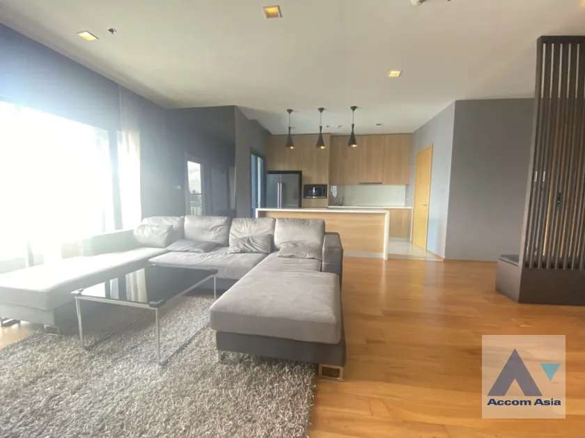 unit 3 Bedrooms  Condominium For Rent in Sukhumvit, Bangkok  near BTS Nana (AA37588)