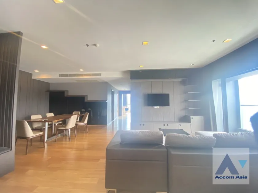 unit 3 Bedrooms  Condominium For Rent in Sukhumvit, Bangkok  near BTS Nana (AA37588)