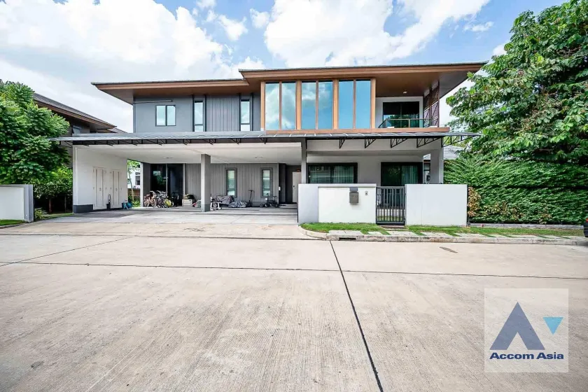 unit 5 Bedrooms  House For Sale in Pattanakarn, Bangkok  near ARL Ban Thap Chang (AA37651)