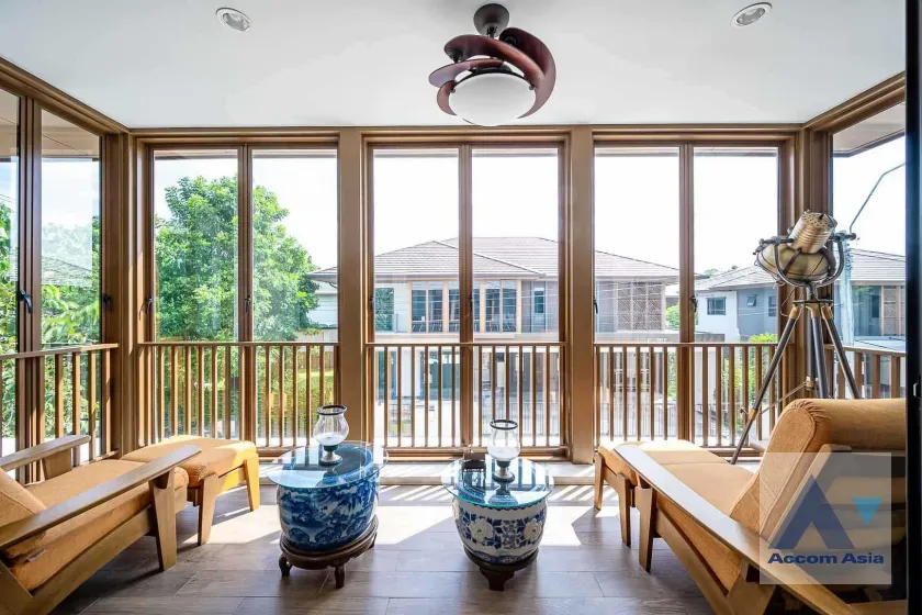 unit 5 Bedrooms  House For Sale in Pattanakarn, Bangkok  near ARL Ban Thap Chang (AA37651)